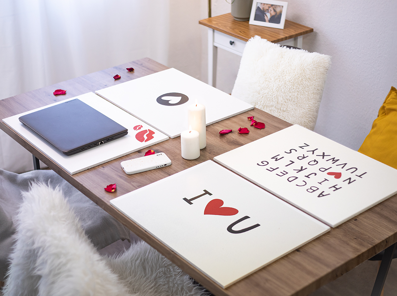 White wooden placemats for Valentine’s Day with DIY hearts and messages in d-c-fix® Signal Red and Black adhesive foil .
